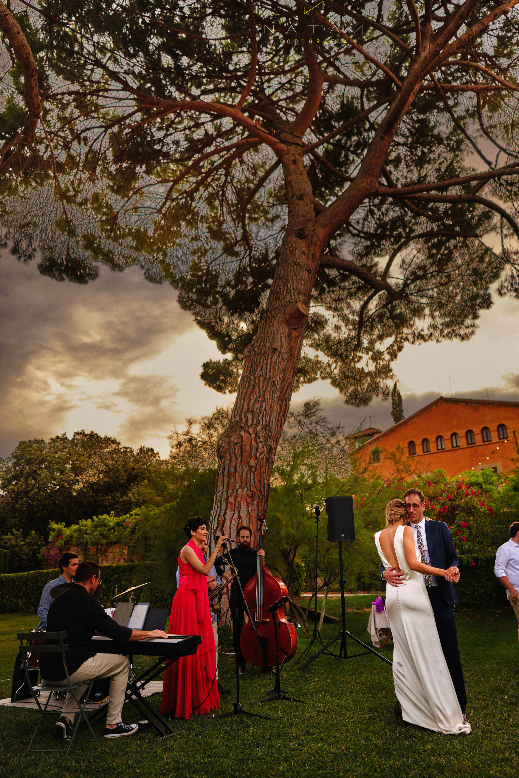 Momento de baile en MAsia Egara . Barcelona