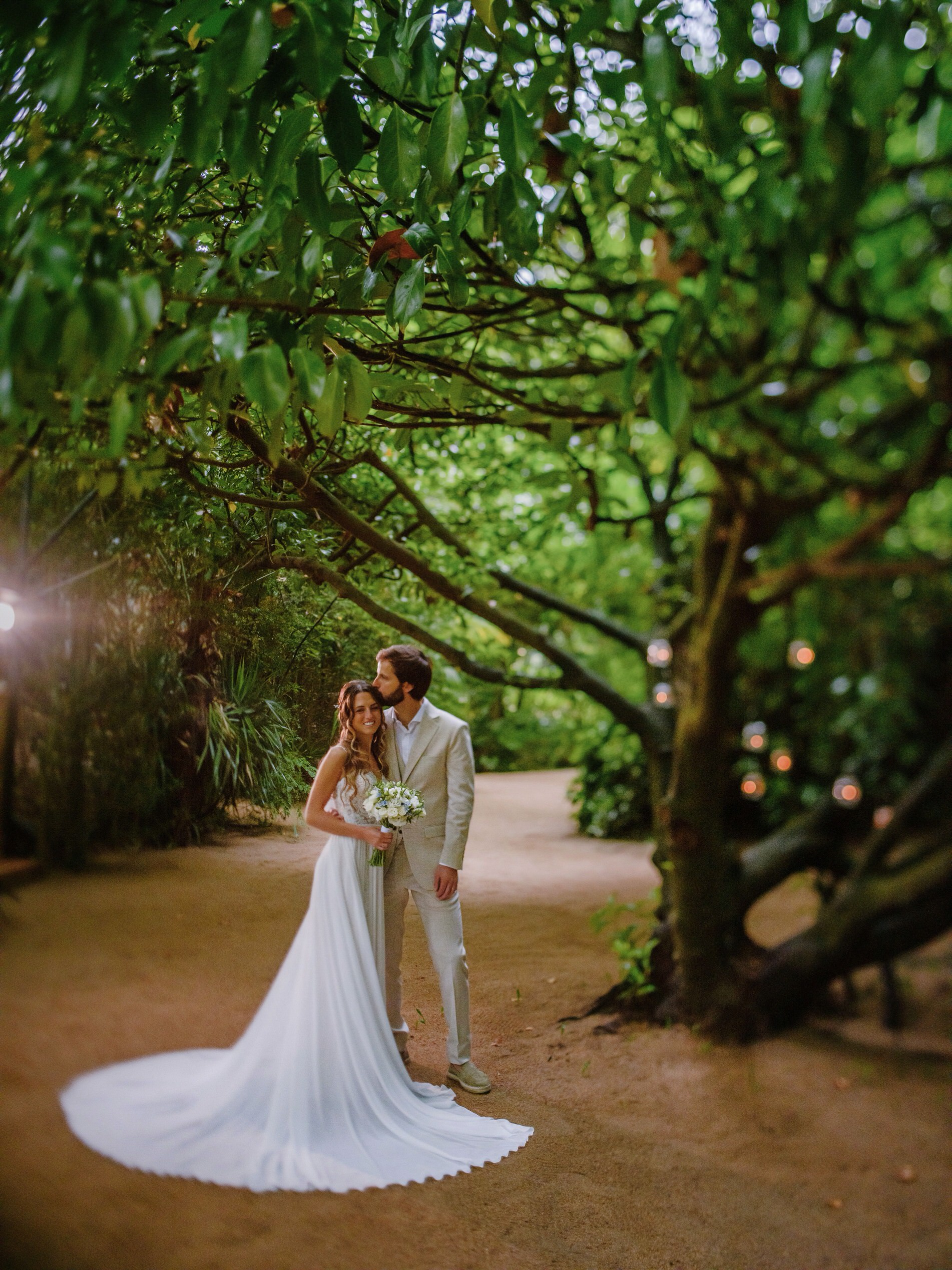 Primer encuentro en medio del bosque del Montseny. Boda natural en el Montseny